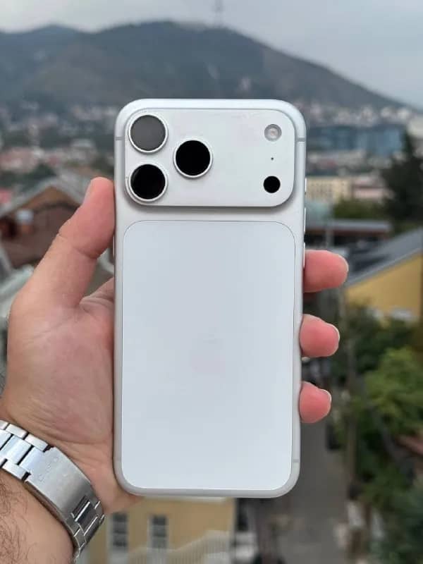 iPhone 17 Pro Max 512GB Silver, BH 100%, циклов 45, в идеале, полный комплект, стоимость 3500 лари. — Тбилиси — 3 500 ₾