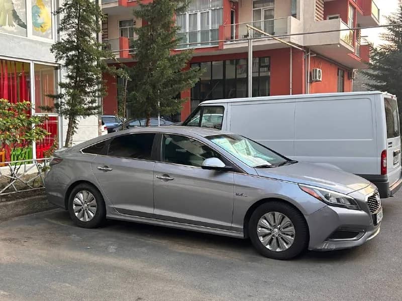 Продам машину Hyundai Sonata гибрид 2016 года, в отличном состоянии, очень экономичная расход 5-6 л, — Тбилиси — 6 000 $