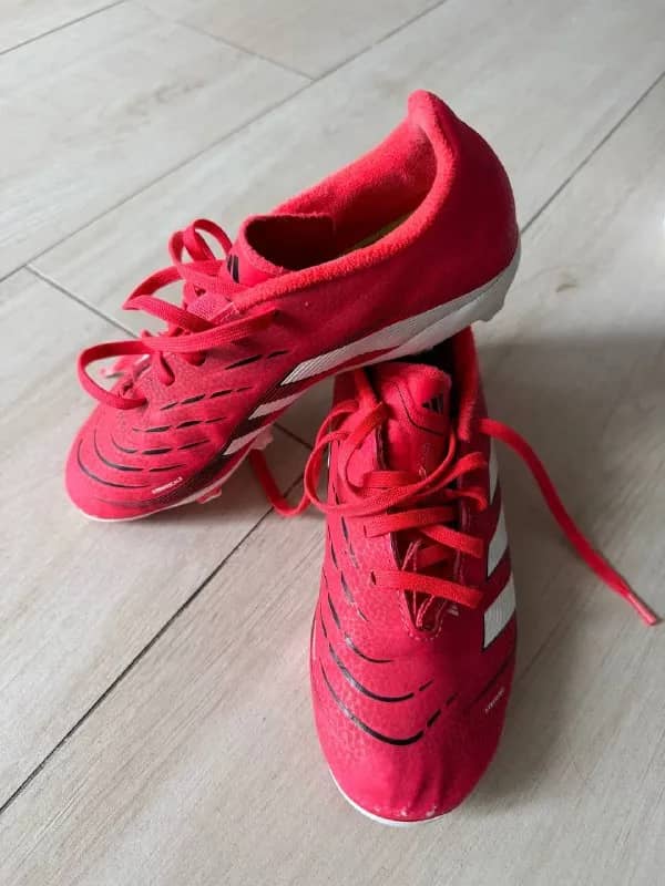 Бутсы оригинал заказывали с Амазона adidas predator league 35 размер. Хорошее состояние. — Батуми — 70 ₾