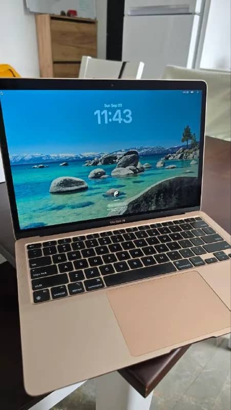 Продам MacBook Air M1 8/256 2020 — Батуми — 430 $