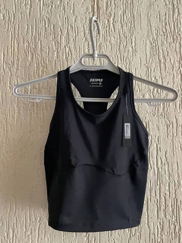 Спортивный топ Skims (xs)-30 lari — Тбилиси — 30 ₾