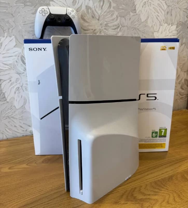 Продаю Sony PlayStation 5 slim 1tb, гарантия чек, куплен в зуммере, торг на такси — Тбилиси — 1 700 ₾