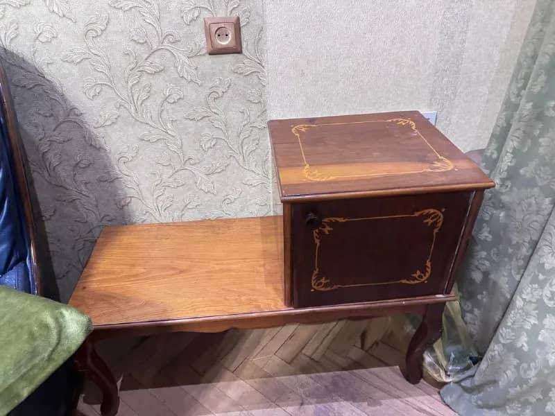 Столик для телефона — Тбилиси — 150 ₾