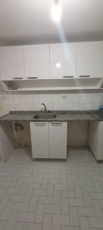 Часть кухни с мойкой и краном — Анталия — 1 800 ₺