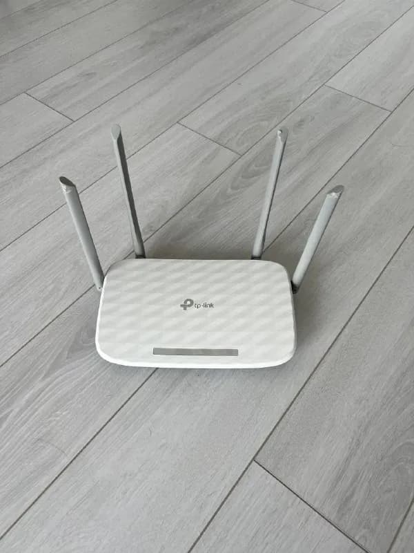 1. Роутер TP-Link Archer C50 (2,4 и 5 GHz). Полностью рабочий, несколько антенн на конце погрызла с — Тбилиси — 50 ₾