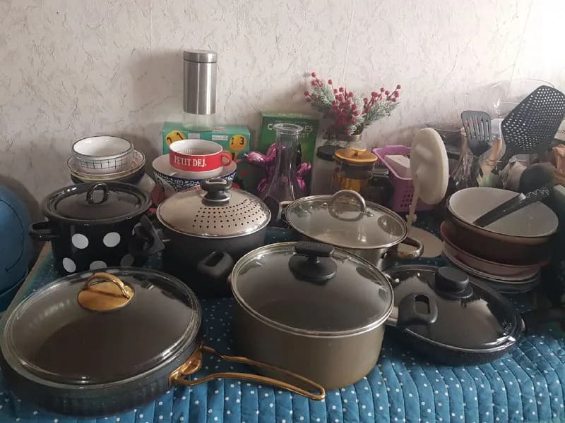 15-30 лари, сковородки 20-40 лари. Еще есть кружки, бокалы, тарелки, кухонные принадлежности, полоте — Тбилиси — 30 ₾