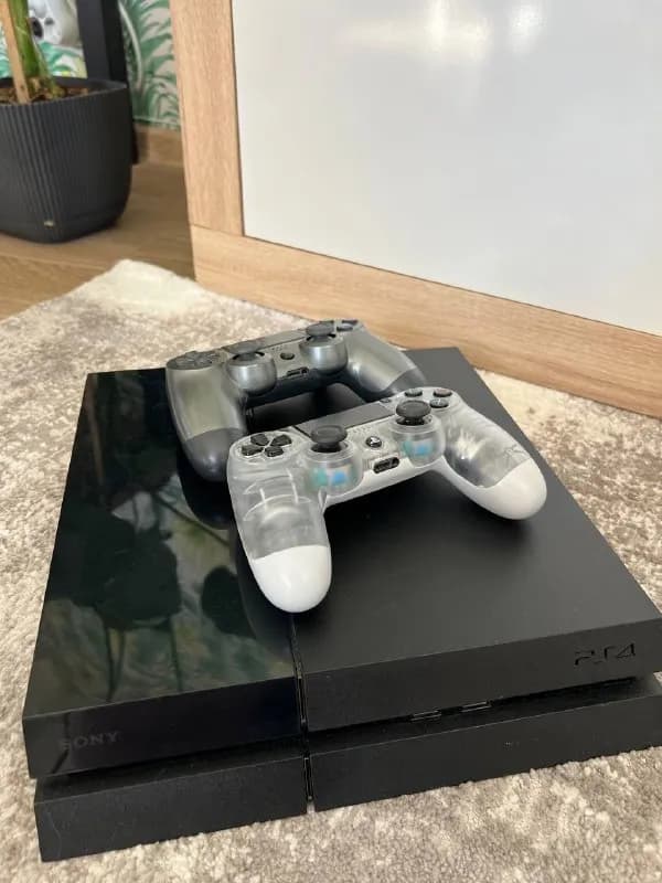 PS4 Pro 500GB с двумя джойстиками и играми — Тбилиси — 700 ₾