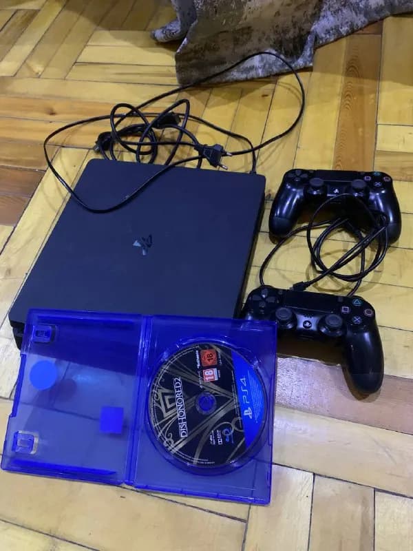 PS4 slim 500gb + 2 оригинальных геймпада + диск Dishonored 2 — Тбилиси — 500 ₾