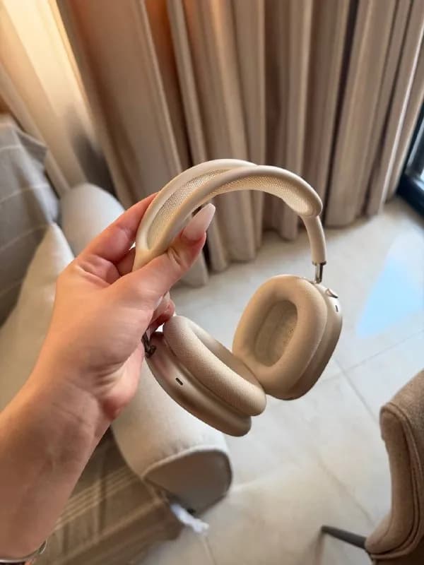 AirPods Max в хорошем состоянии, пользовалась месяц-два — Батуми — 900 ₾