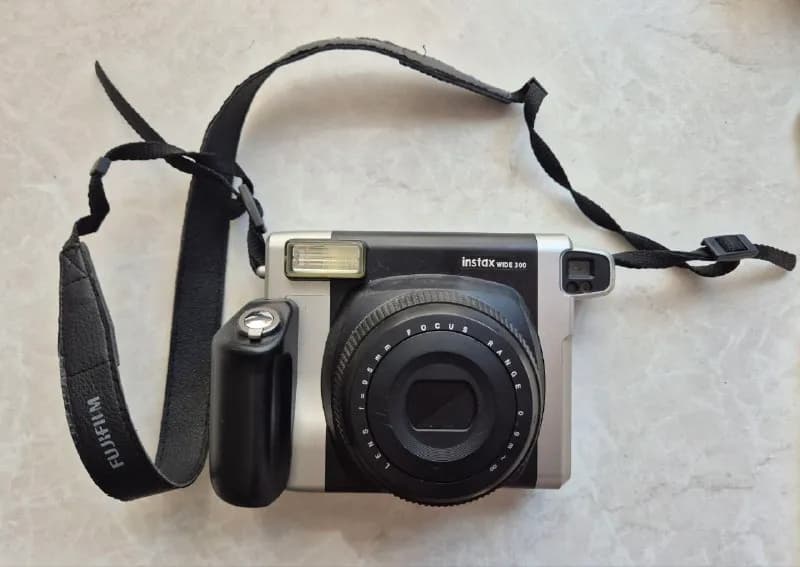 Fujifilm Instax Wide 300 Instant Camera (инстант-камера по типу Polaroid), полностью рабочая, с проб — Тбилиси — 200 ₾