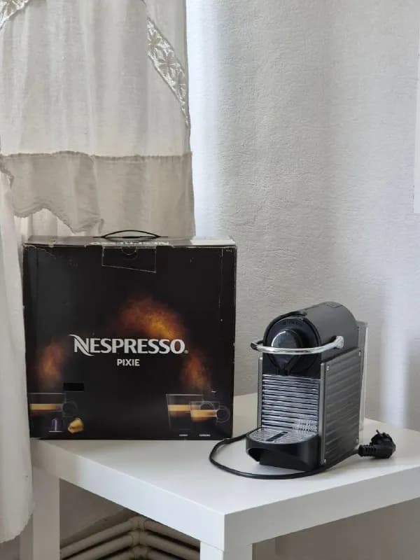 Nespresso Pixie, с коробкой и инструкциями. Два года использования, состояние хорошее, только резерв — Тбилиси — 200 ₾