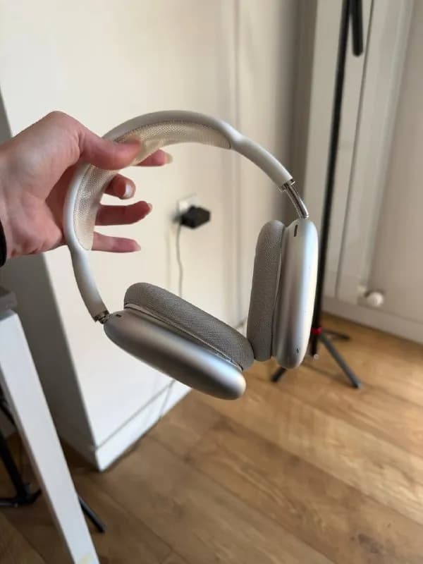 AirPods Max первого поколения с Lightning проводом. — Тбилиси — 550 ₾