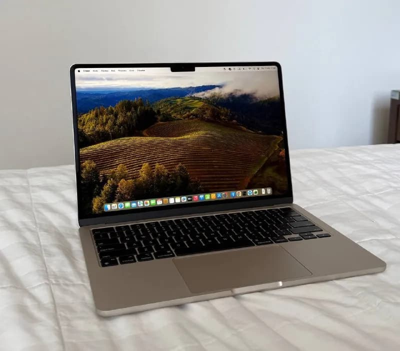 MacBook m3 13 8/256 — Тбилиси — 2300 ₾