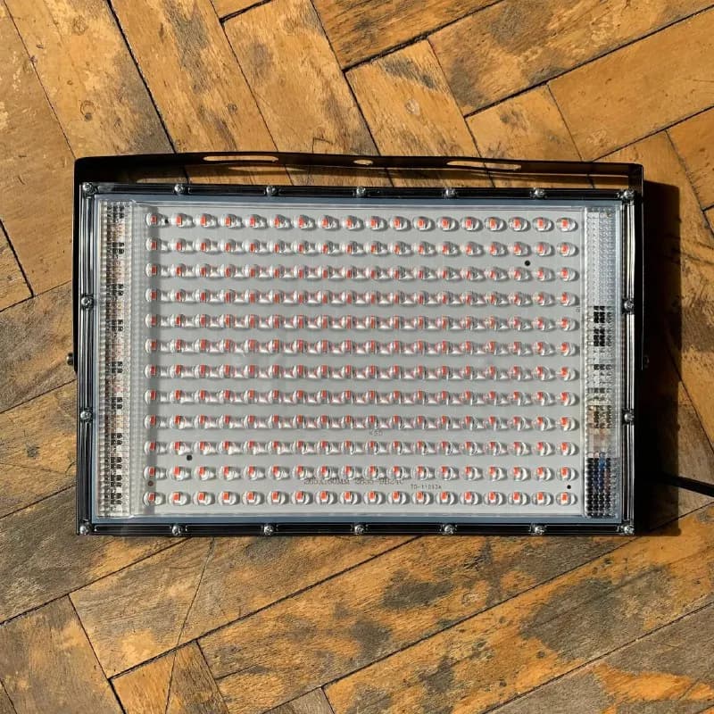 LED свет энергосберегающий. Фиолетового цвета. Для всех спектров жизненного цикла. — Тбилиси — 150 ₾