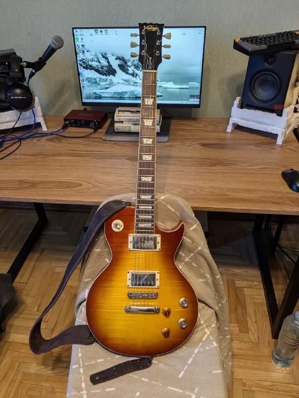 Vintage V100 Reissued (Lemon Drop), классный олдскульный леспол. Сделана на совесть — очень удобная, — Тбилиси — 350 $
