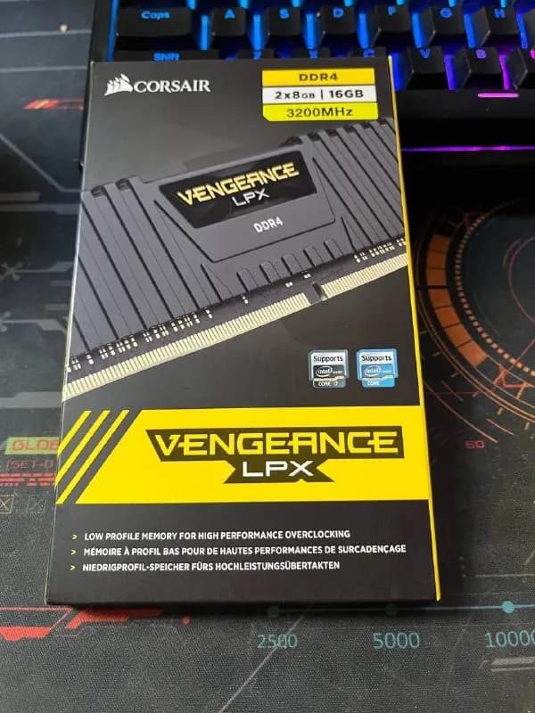 Corsair Vengeance 2×8Gb (16gb RAM) 3200 MHz DDR4, покупал с Амазона, работает и выглядит как новая — Тбилиси — 120 ₾