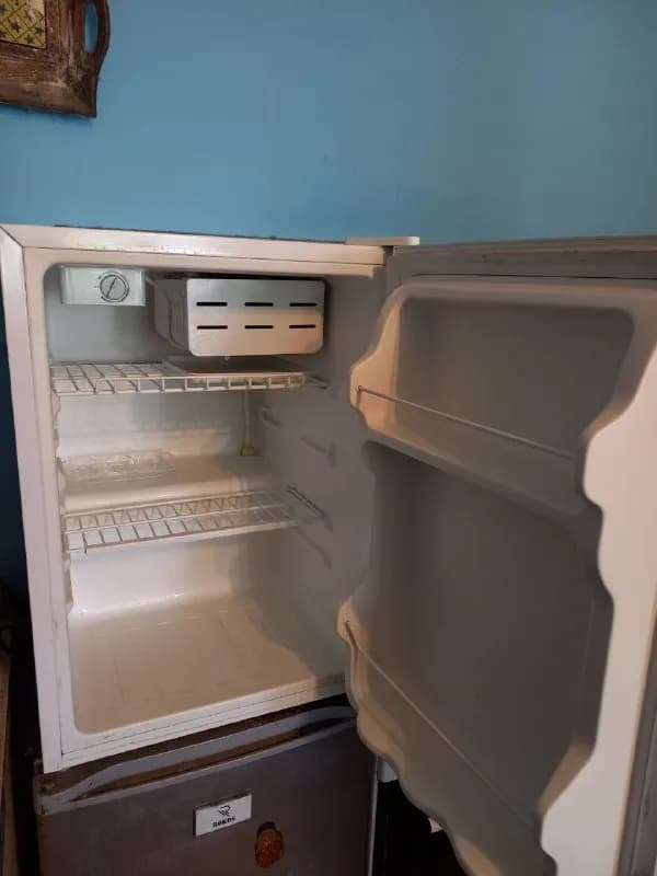 Midea HS-87LN с мини-морозилкой — Тбилиси — 300 ₾