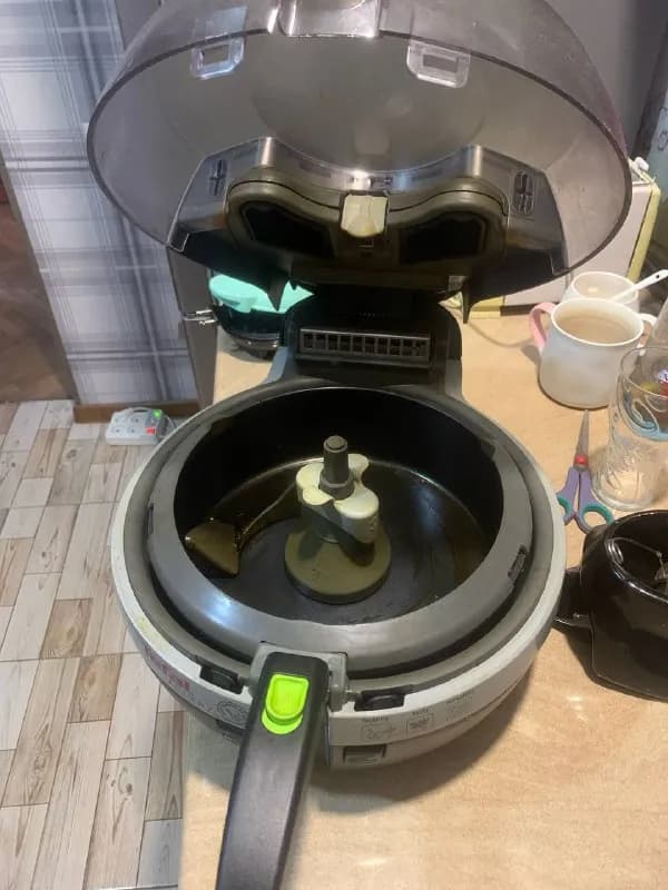 1. фритюрницу tefal, автоматическое перемешивание, очень удобная. В рабочем состоянии, все проверки — Тбилиси — 30 ₾
