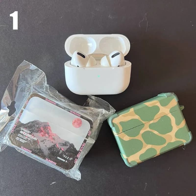 1️⃣ AirPods Pro 1 gen (оригинал), у левого наушника требуется замена шлейфа, в остальном все хорошо — Тбилиси — 170 ₾