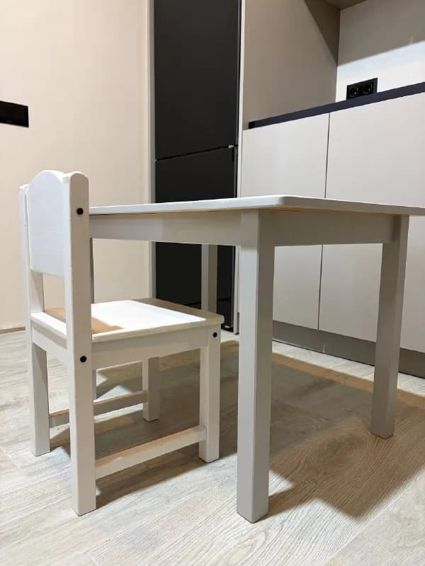 1. Деревянные детские стол и стул IKEA SUNDVIK — Батуми — 70 ₾