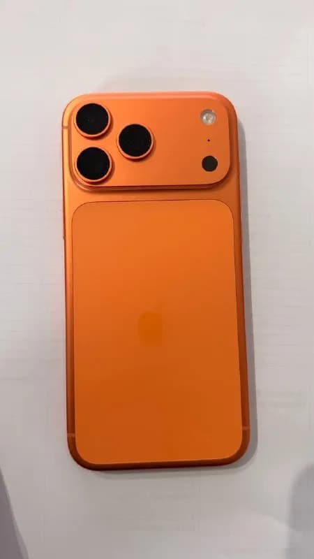 IPhone 17 pro max 256 GB ESIM. Привезли с Америки и поэтому достали из коробки и приклеили защитное — Батуми — 3 500 ₾