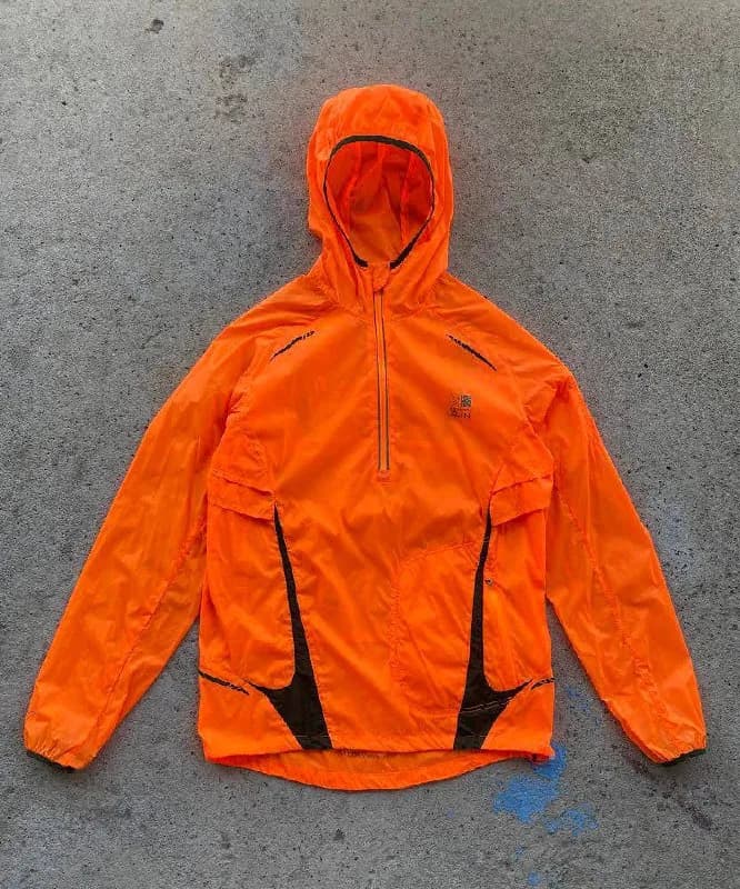 Karrimor X Lite, выполнена из нейлона с решеткой рипстоп и имеет эластичную отделку капюшона, манжет — Тбилиси — 105 ₾