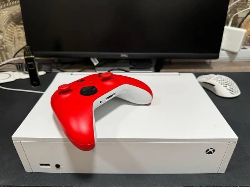 XBOX Series S в идеальном состоянии, который ищет нового владельца. Причина продажи? Перешли на Stea — Тбилиси — 850 ₾