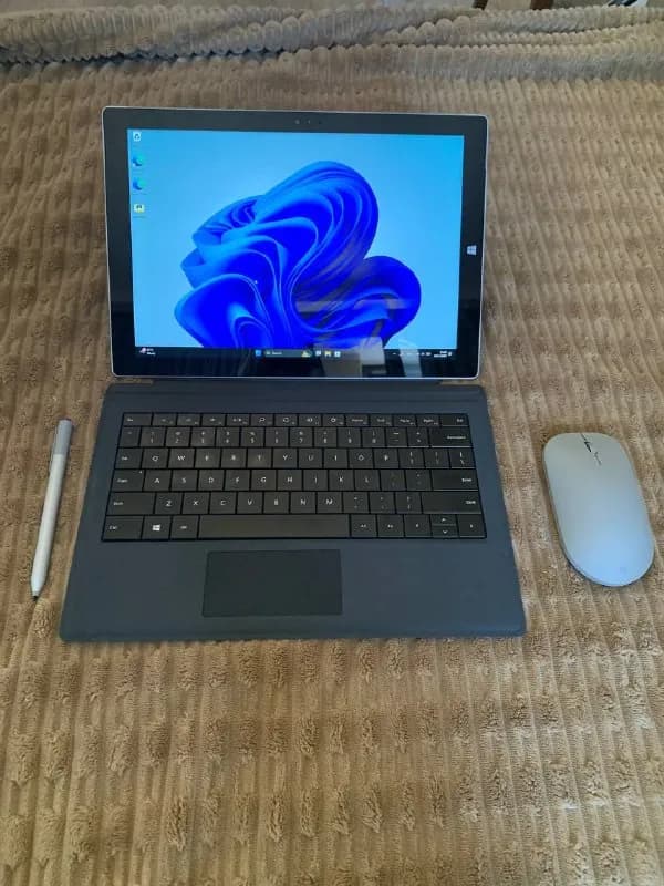 Microsoft Surface Pro с i7 и 8/256 Гб памяти, состояние почти идеальное, на задней части есть потёрт — Тбилиси — 700 ₾