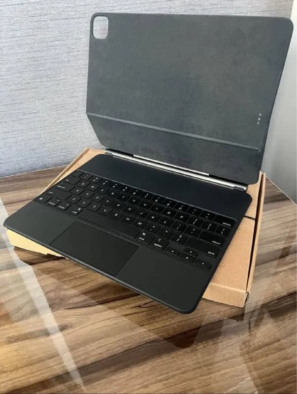 Magic Keyboard 12.9 inch 500 лар, больше фото пришлю в личку. — Тбилиси — 500 ₾