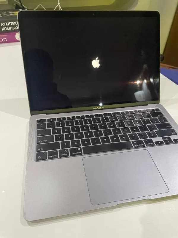 MacBook Air 13' M1 (2020), Процессор 8 CPU / 7 GPU, Память 16 GB, Диск 512 GB — Тбилиси — 700 $