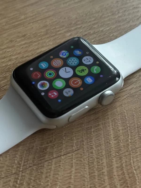 Apple Watch Series 3, 42 мм (алюминий) — Батуми — 150 ₾