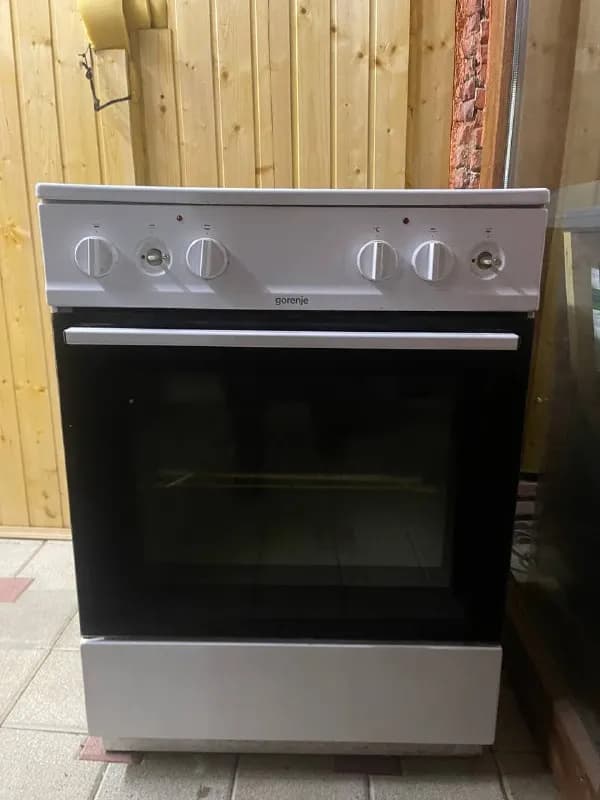1. Плита Gorenje. Электрическая. Работает идеально. Утеряны два переключателя, поэтому отдаём за 350 — Тбилиси — 350 ₾