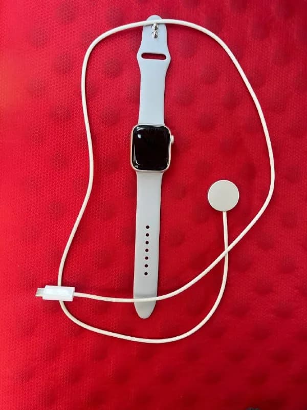 Apple watch 8 41 мм, полностью исправные, ни разу не вскрывались. Аккумулятор 79% на весь день хватае — Батуми — 280 ₾