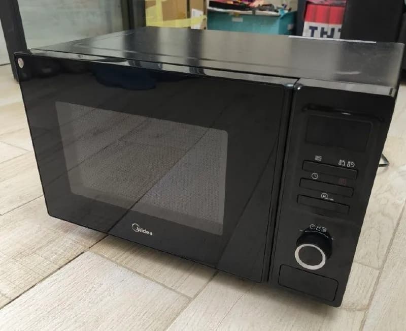 Продам микроволновку MIDEA AM823A2AT-B — Батуми — 150 ₾