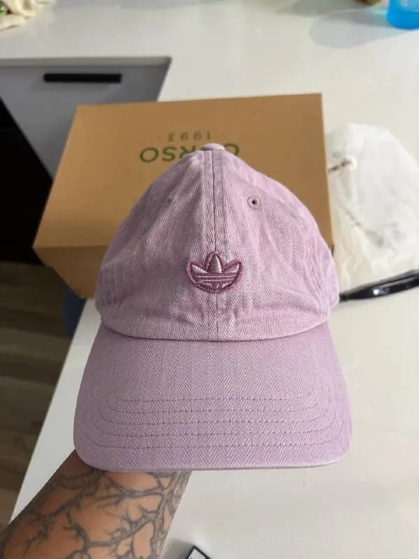 Adidas — 20 лари — Батуми — 20 ₾