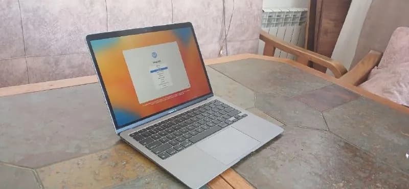 MacBook Air M1, ОЗУ 8 ГБ, SSD 128 ГБ. — Батуми — 950 ₾