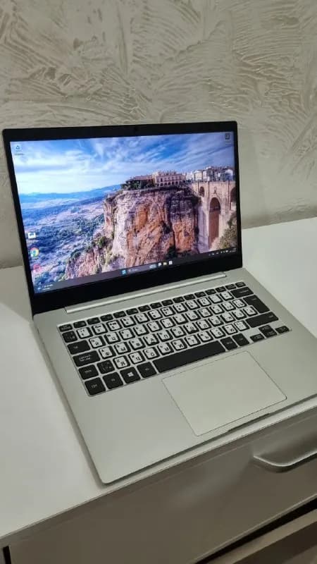 Samsung Galaxy Book Go — это легкий и компактный для базовых простых задач. Процессор Snapdragon 7c — Батуми — 270 ₾