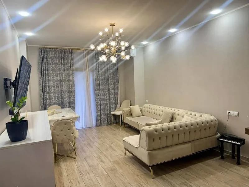 2+1 по улице Парнаваз Мепе,100 — Батуми — 1 000 $