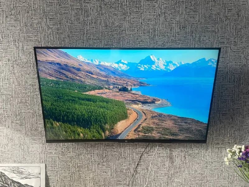 1) телевизор UDTV 43U6210 куплен 4 месяца назад в ALTA за 600, полный комплект с коробкой, еще на га — Тбилиси — 50 ₾
