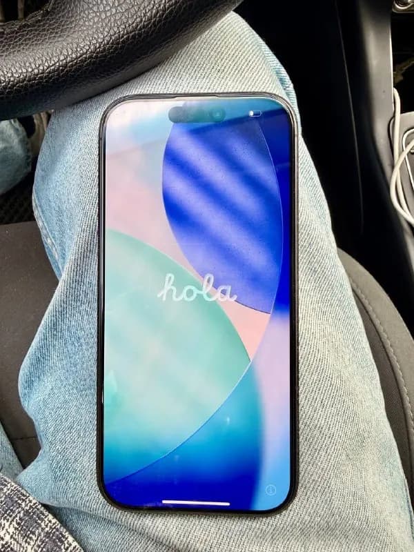 Iphone 17 чёрный, 256gb, e-sim. В идеале, носил всегда в чехле, недавно обклеил кожанной плёнкой, эк
