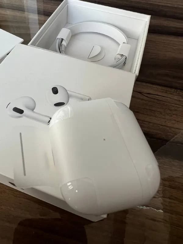 AirPods 3. Как новые. На гарантии. Своя коробка. 450 л — Тбилиси