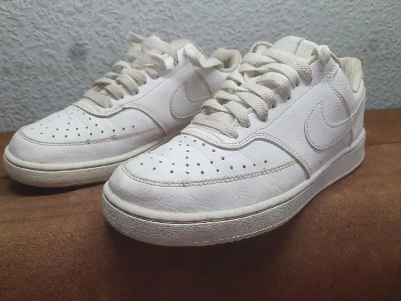 Nike кроссовки 39 размер, lacoste 39.5 размер, цена за каждую пару 60 лари — Тбилиси — 60 ₾