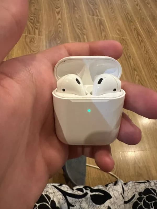 AirPods оригинал в идеальном состоянии четкий звук без дефектов — Тбилиси — 220 ₾
