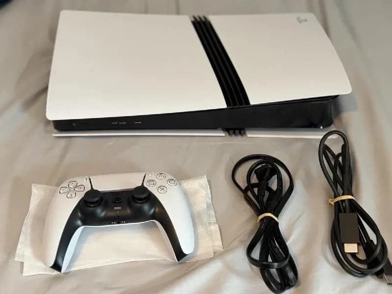 playstation 5 pro | PS 5 Pro, Играл на ней крайне мало, продаю из‑за переезда, в комплекте всё, что — Батуми — 2 000 ₾