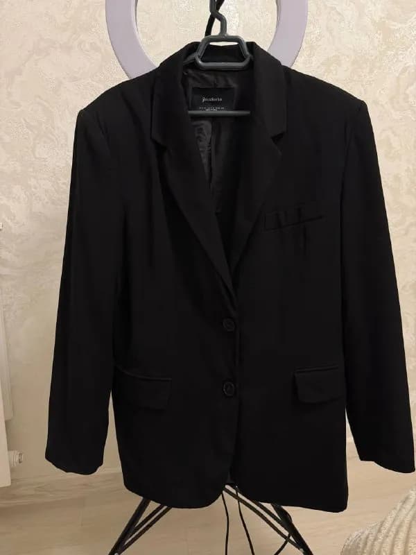 50 лар с подплечниками.Кросовки замш 38 р 40 лар — Батуми — 50 ₾