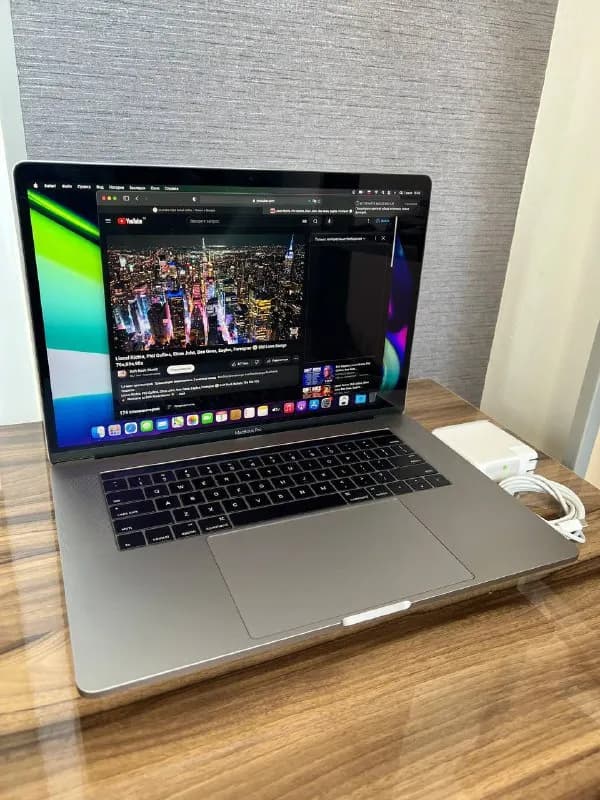 MacBook Pro 15.4 Touch Bar I 7 SSD 512gb RAM 16gb. 1500 лар. — Тбилиси — 1 500 ₾