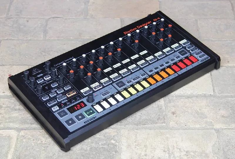Behringer RD-8 (драм машина) на другую (Roland TR-09, Behringer RD-9) — Тбилиси