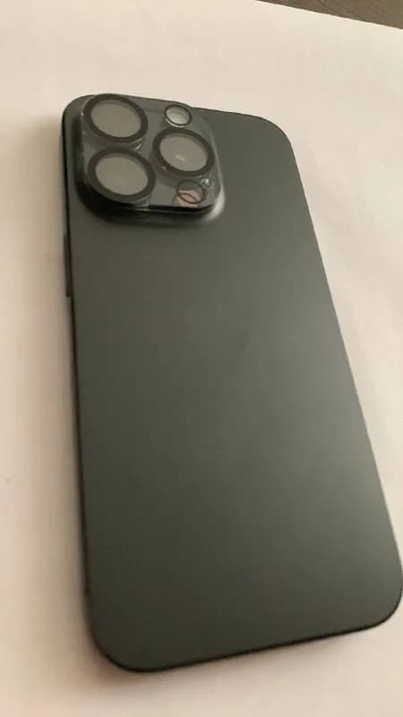 iPhone 15 Pro Black Titanium, американский, Esim, терабайт памяти, бронь на камере, 3650лар — Тбилиси — 3650 ₾