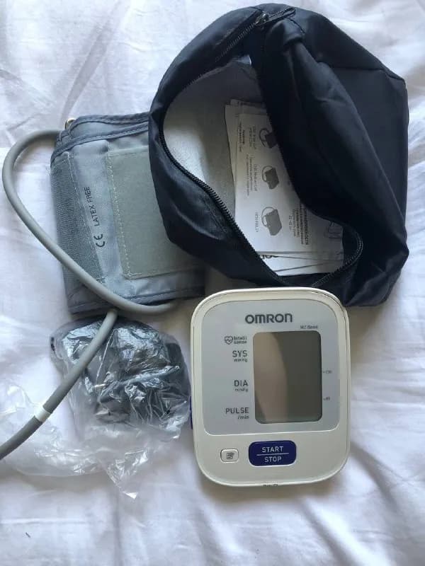 Omron M2 Basic — это автоматический тонометр с манжетой для плеча 😊 Прибор работает по осциллометри — Тбилиси — 90 ₾