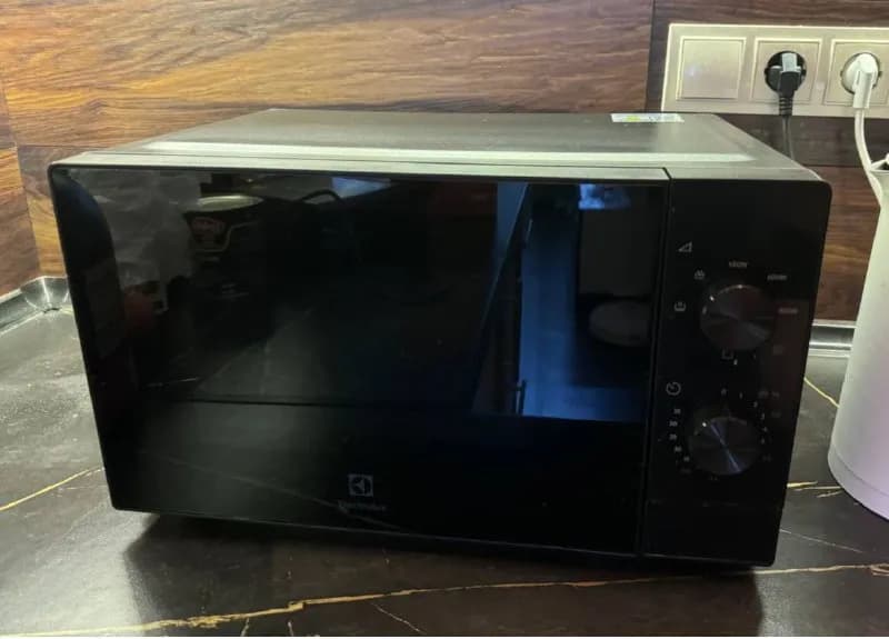 1. Микроволновку Electrolux EMZ421MMK — Тбилиси — 200 ₾